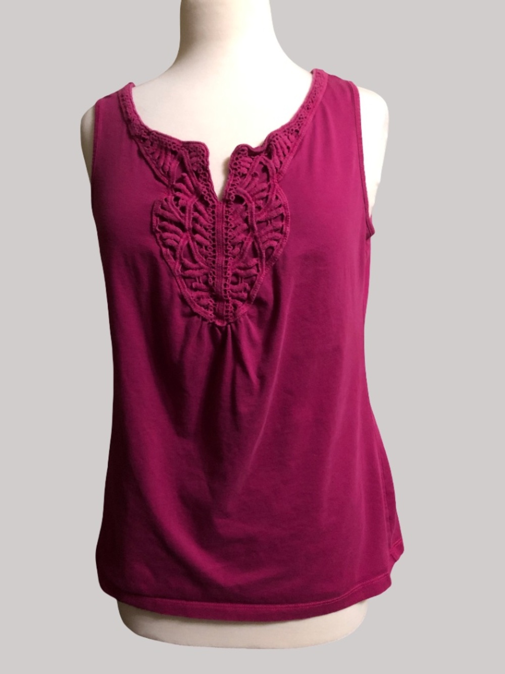 St. John’s Bay Berry Pink Crochet Lace V-Neck Tank Top M